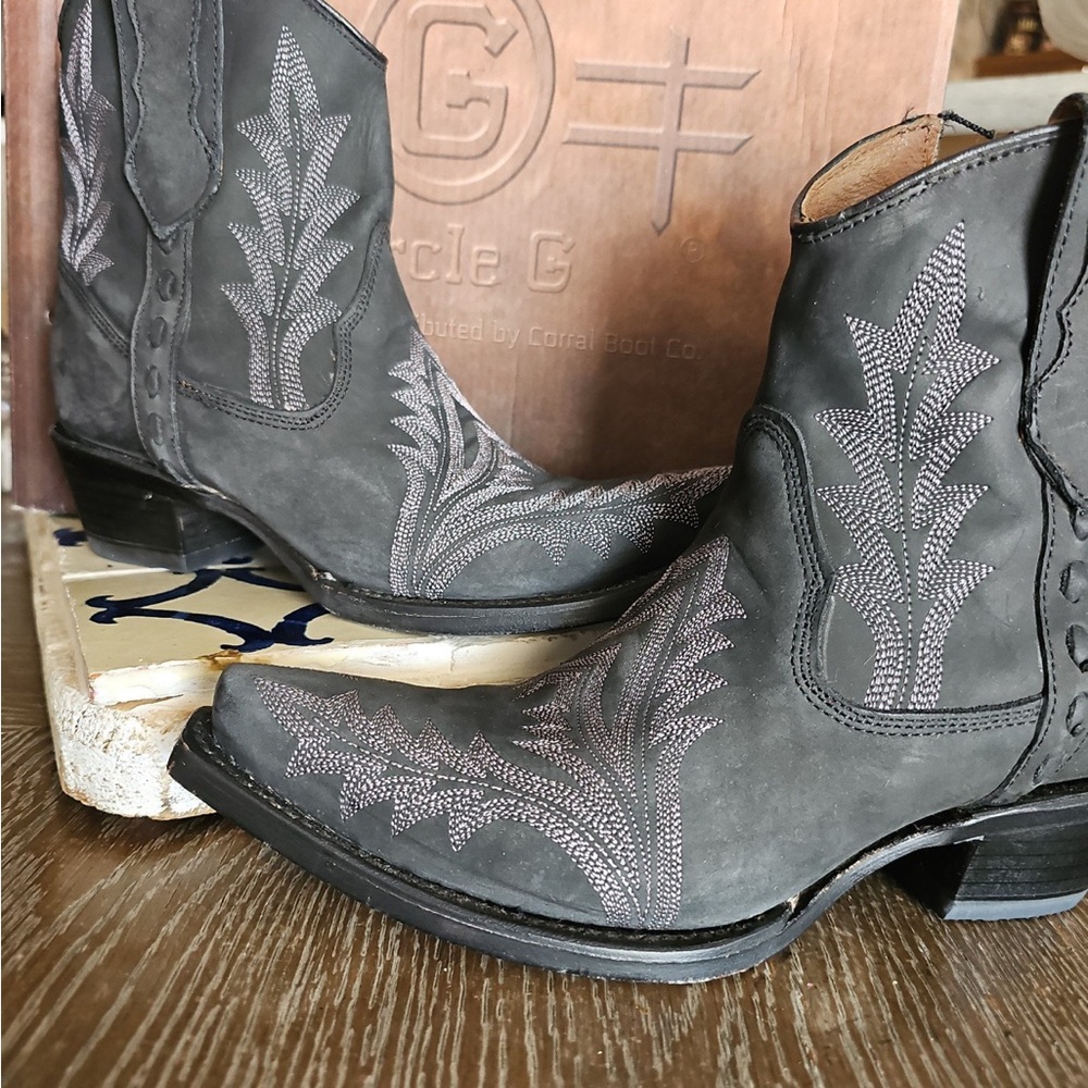 Circle G Charcoal Western Ankle Boots - Picture 2 of 7